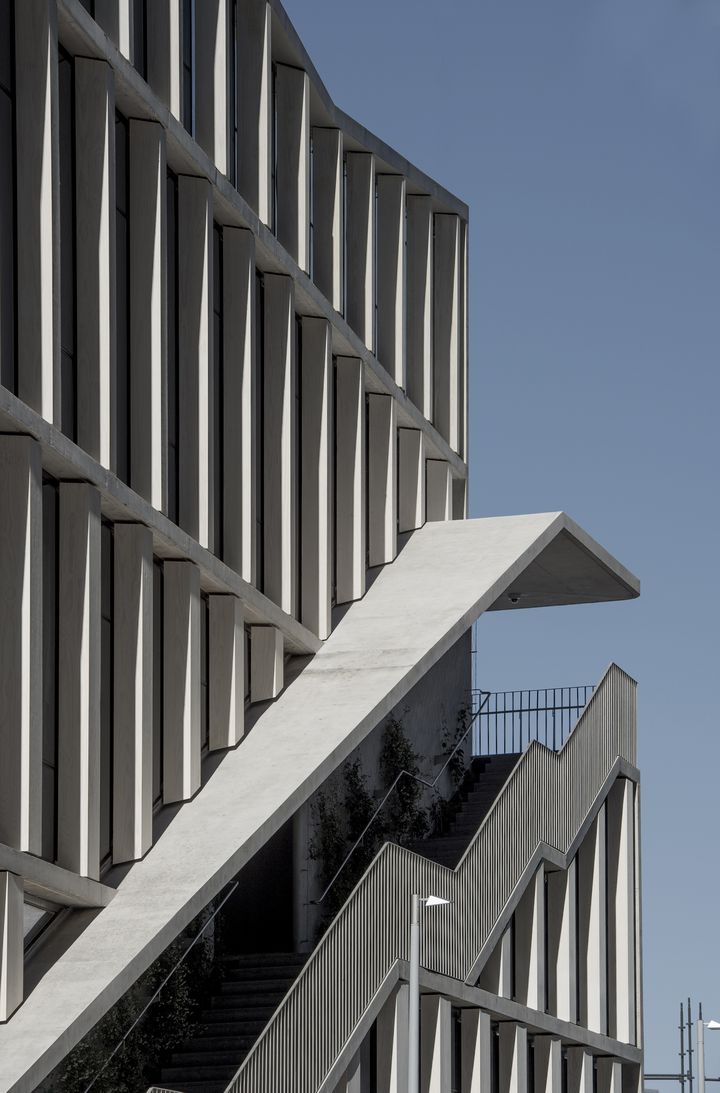  Landmark commercial gateway building and rooftop bar at Barangaroo Sydney designed by Durbach Block Jaggers Architects Sydney for Lend Lease.